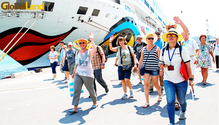 Khách quốc tế tăng 9%, khách sạn lớn đạt công suất phòng 92%