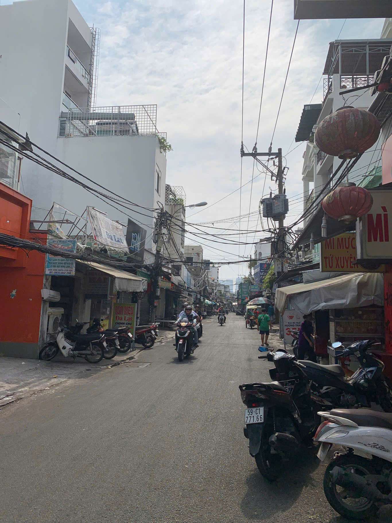 BÁN NHÀ PHỐ MẶT TIỀN ĐẸP, VỊ TRÍ ĐẮC ĐỊA TẠI QUẬN 4, TP.HCM