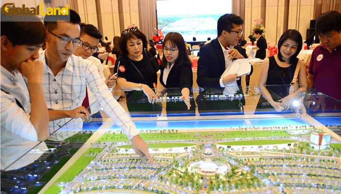 Doanh nghiệp địa ốc tái cơ cấu đội ngũ bán hàng cuối năm